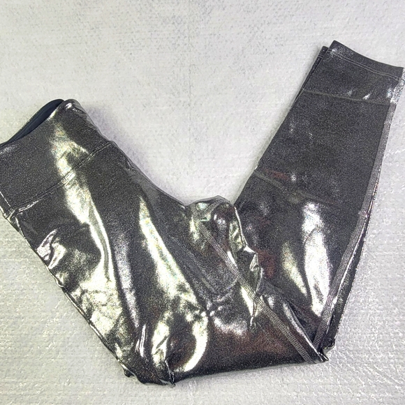 Heroine Sport Marvel Leggings Pants Platinum Size Medium NWT Discontinued Color - Picture 1 of 8